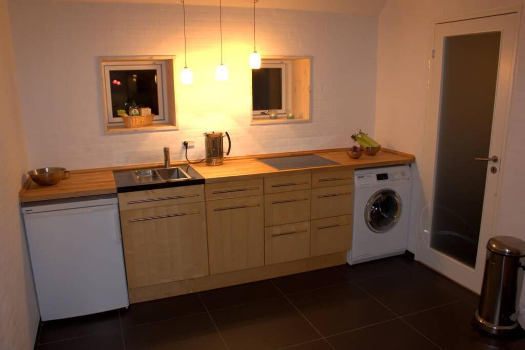 Oak Cottage Near Ronne & Beach Экстерьер фото